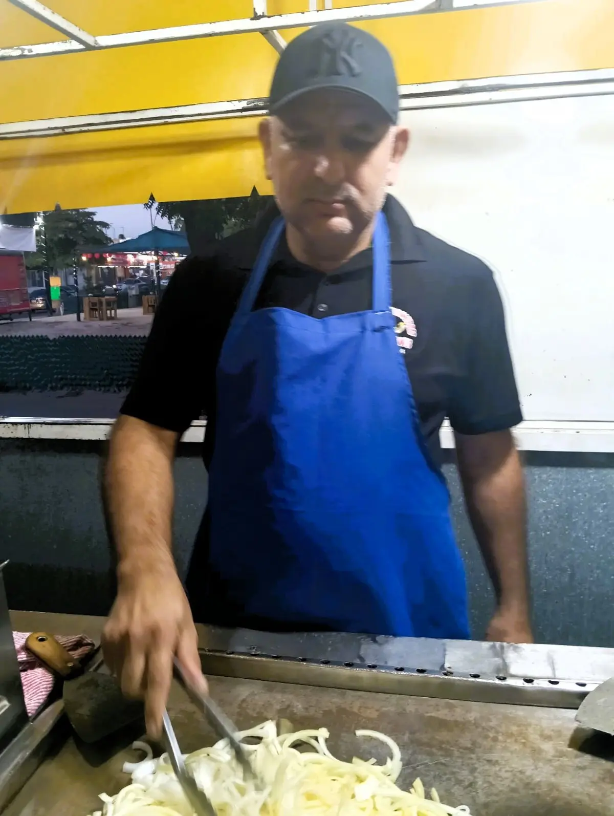 Juan Carlos es un hombre de trabajo que ha salido adelante en base a su esfuerzo.