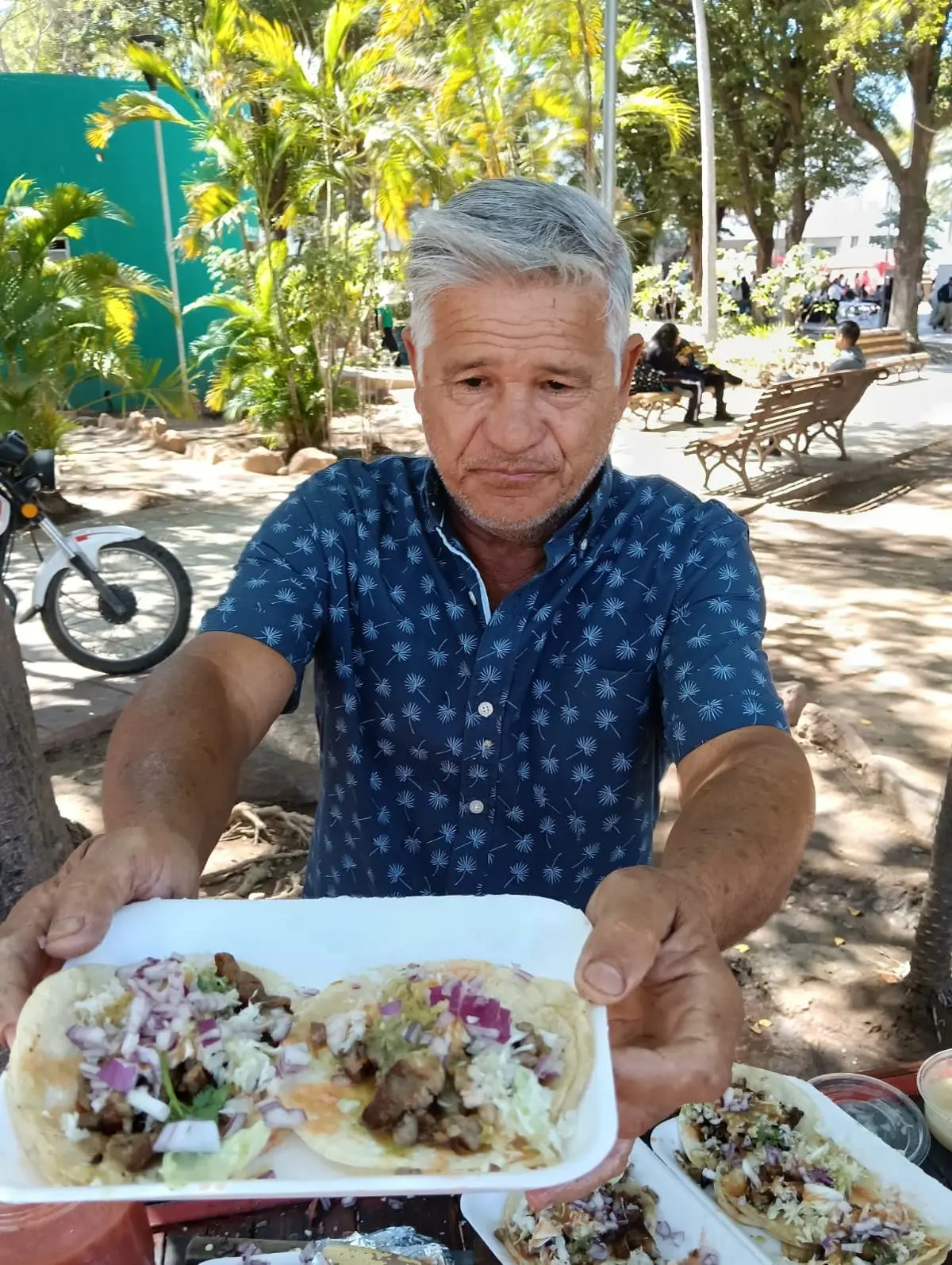 Los tacos de carne asada de don Andrés son una delicia para quienes los consumen.