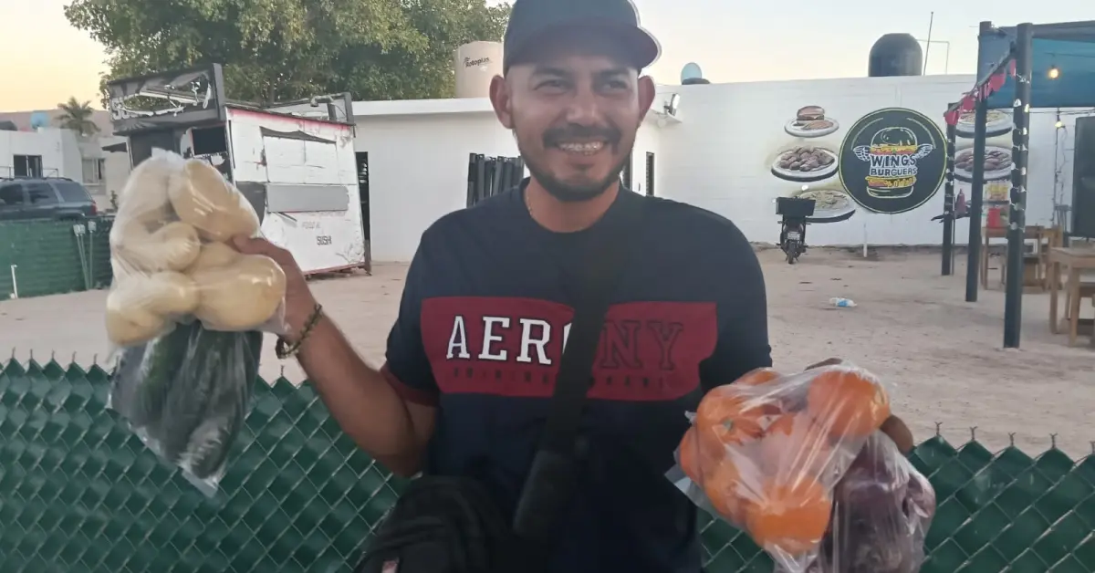 Charly empezó limpiando vidrios y hoy es un emprendedor con la venta de frutas y verduras en Culiacán