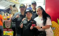 Un propinón solidario: entregan tarjetas de apoyo a 220 trabajadores de restaurantes en Culiacán