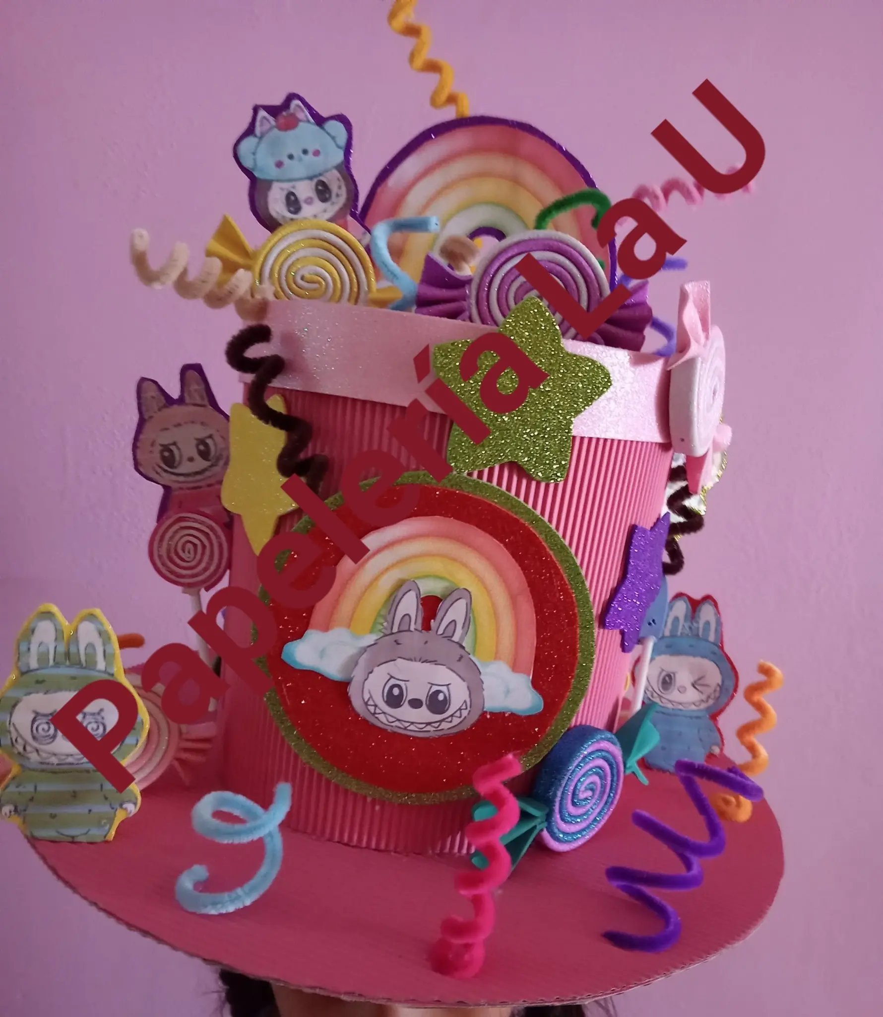 Sobrero loco de muñeco de Labubu. Foto Cortesía: Papelería La U