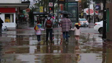 ¡Paraguas y suero a la mano! Baja California espera lluvias y calor intenso este 13 de julio