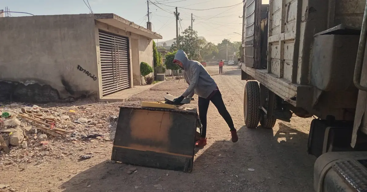 ¡Acción preventiva! Eliminan criaderos de mosquitos en las colonias 5 de Febrero y 7 Gotas en Culiacán