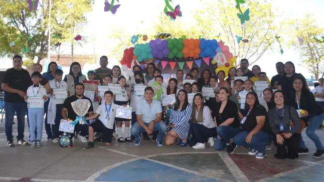La ciencia en manos del futuro. La feria fue el escenario perfecto para que niñas y niños de la Primaria Revolución Mexicana exploraran su potencial como inventores y soñadores. Foto: Juan Madrigal