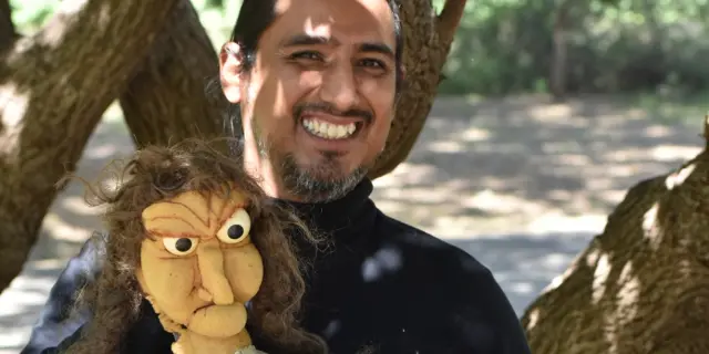 Iván Camargo es el titiritero de Culiacán que viaja por el mundo y construye paz