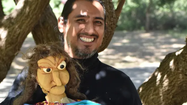 Iván Camargo es el artista titiritero que pone en alto el nombre de Culicán y trabajar para la construcción de paz.
