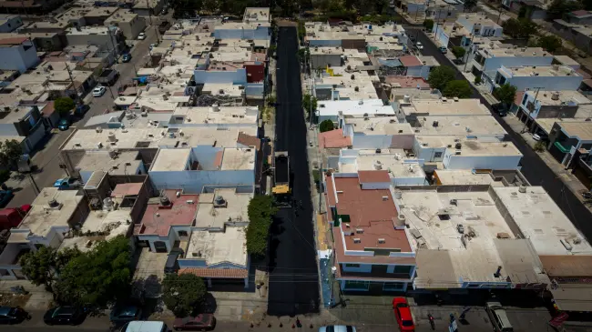 Trabajos de reencarpetado en Culiacán fortalecen seguridad vial y bienestar comunitario en Culiacán.