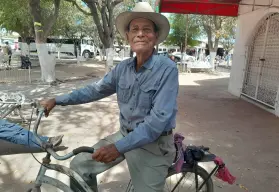 Ciclista de 89 años, José Hernández pedalea con el alma en Villa Juárez Navolato