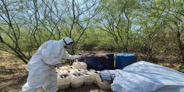 Localizan en Sinaloa centros de materiales diversos y decomisan 4 mil 976 litros de sustancias químicas