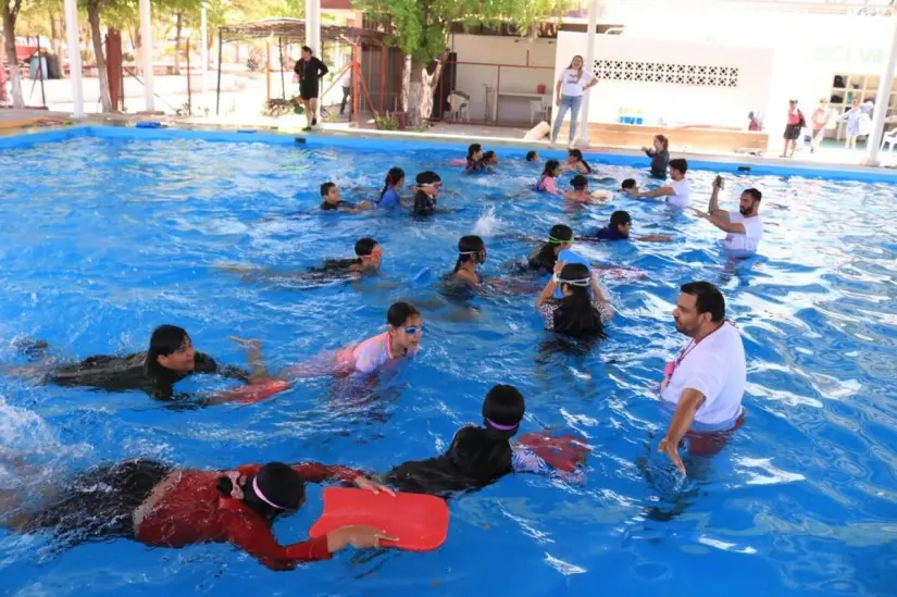 Inscríbete al nuevo curso de natación en el DIF Vallado. Foto: Cortesía.