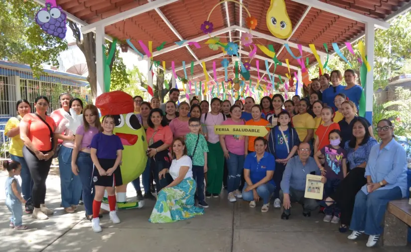 Feria Saludable en la escuela primaria ‘Prof. Josué R. Díaz’ promueve hábitos sanos y diversión entre niñas y niños.