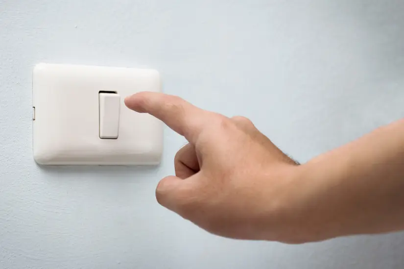 Conoce como puedas ahorrar algo de energía en tu hogar. Foto: Freepik