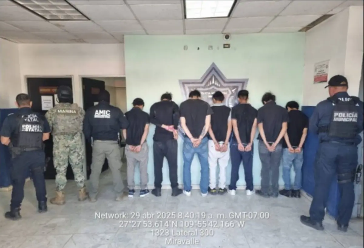Durante el cateo fueron detenidos siete hombres, además de lograr asegurar armas. Foto: Semar