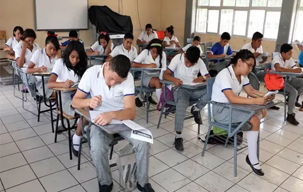 Son los alumnos del estado de Hidalgo quienes recibirán el apoyo de los uniformes gratuitos. Foto: Cortesía.