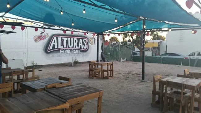 Los food parks son una nueva opción para cenar rico en Alturas del Sur.