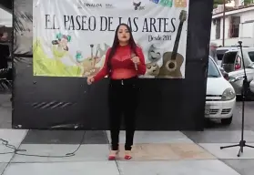 "La Loba" es la Oficial de Culiacán que canta con el alma y se abre paso en la música