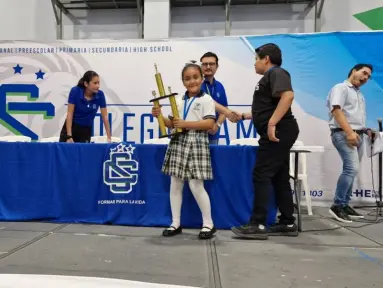 ¡Ayuda a María Josefina a brillar! Niña de Mazatlán reúne fondos para competencia de matemáticas en Singapur