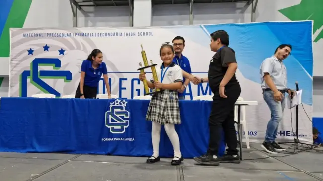 María Josefina tiene el sueño de brillar en Singapur.