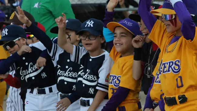 Los pequeños jugadores integrantes de la Liga de Beisbol Culiacán AC. Están animados de poder competir en este Juego de Estrellas. Foto: Cortesía.