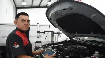 Néstor Martínez, el mejor mecánico de Mitsubishi; es de Culiacán y se va a Japón a representar a México
