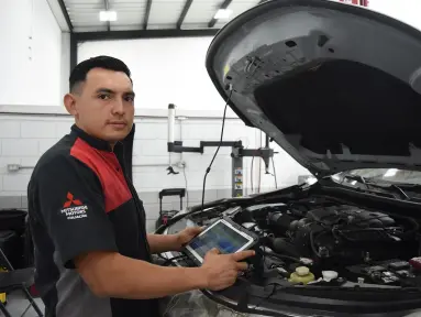 Néstor Martínez, el mejor mecánico de Mitsubishi; es de Culiacán y se va a Japón a representar a México