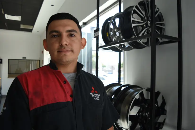 Néstor Martínez, el mejor mecánico de Mitsubishi 3.JPG