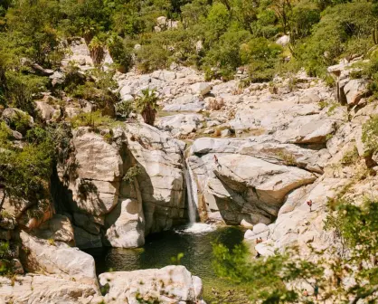 Cañón de la Zorra en Baja California Sur; con una cascada en medio del desierto