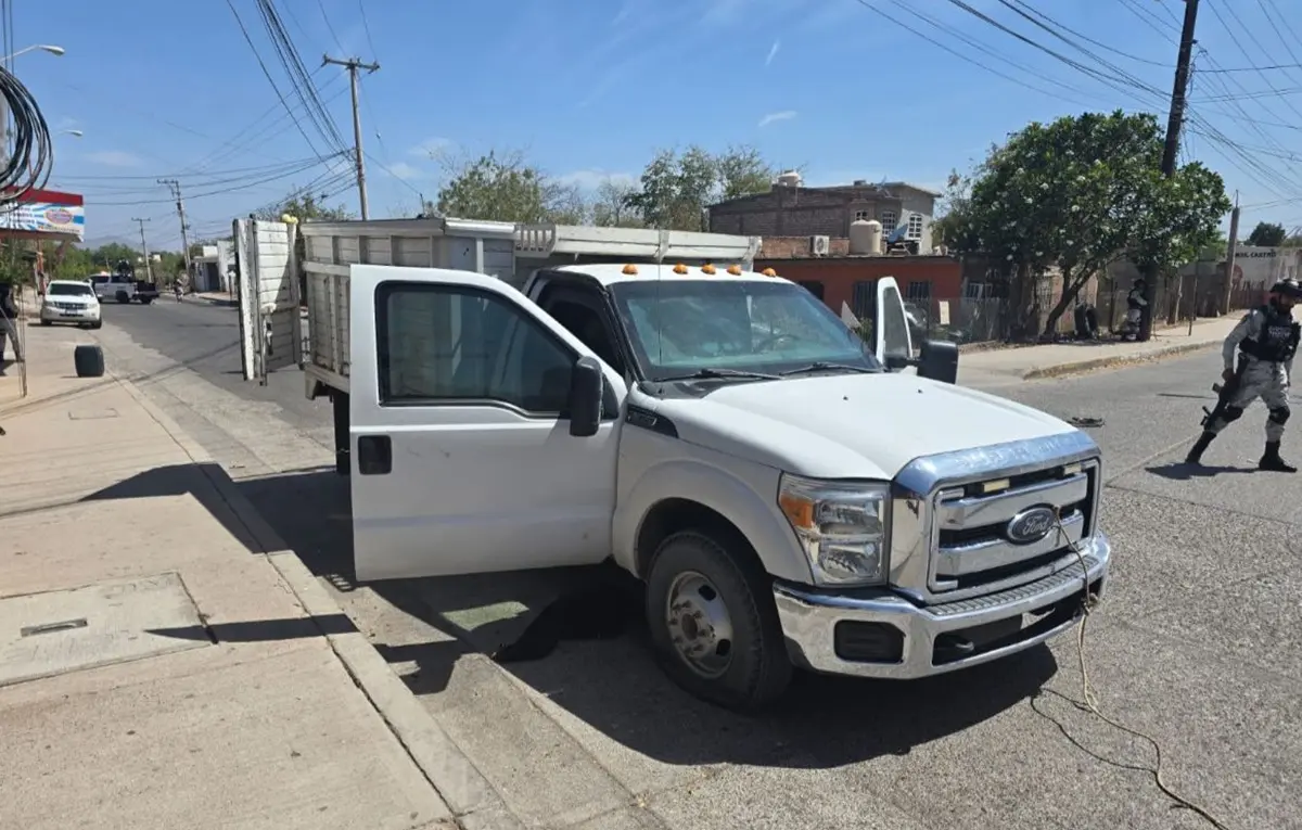 Operativo conjunto asegura vehículo blindado casero y municiones en colonia Cuesta de la Higuera.