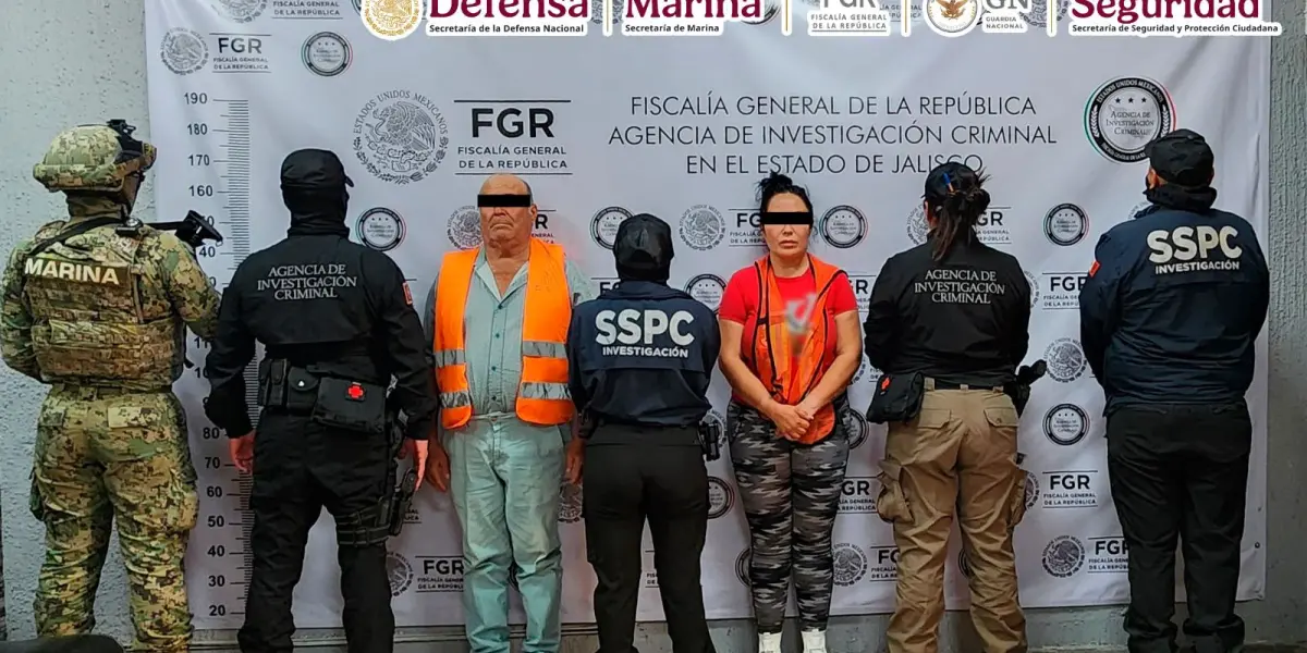 Con un arma dorada, detienen en Jalisco a María del Rosario, operadora del CJNG .
