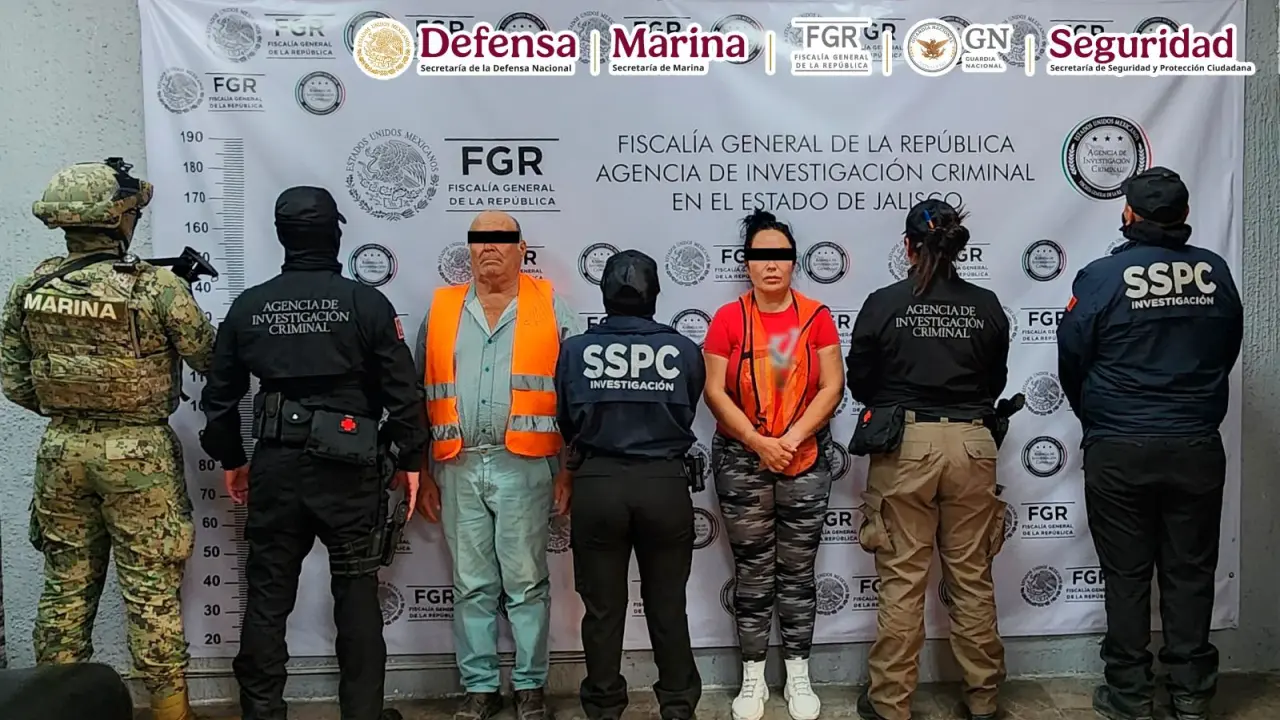 Con un arma dorada, detienen en Jalisco a María del Rosario, operadora del CJNG .
