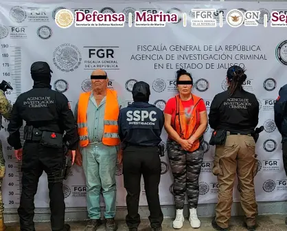 Con un arma dorada, detienen en Jalisco a María del Rosario, operadora del CJNG