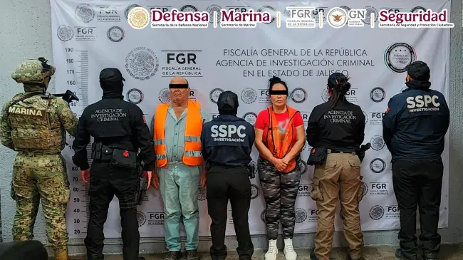 Con un arma dorada, detienen en Jalisco a María del Rosario, operadora del CJNG .