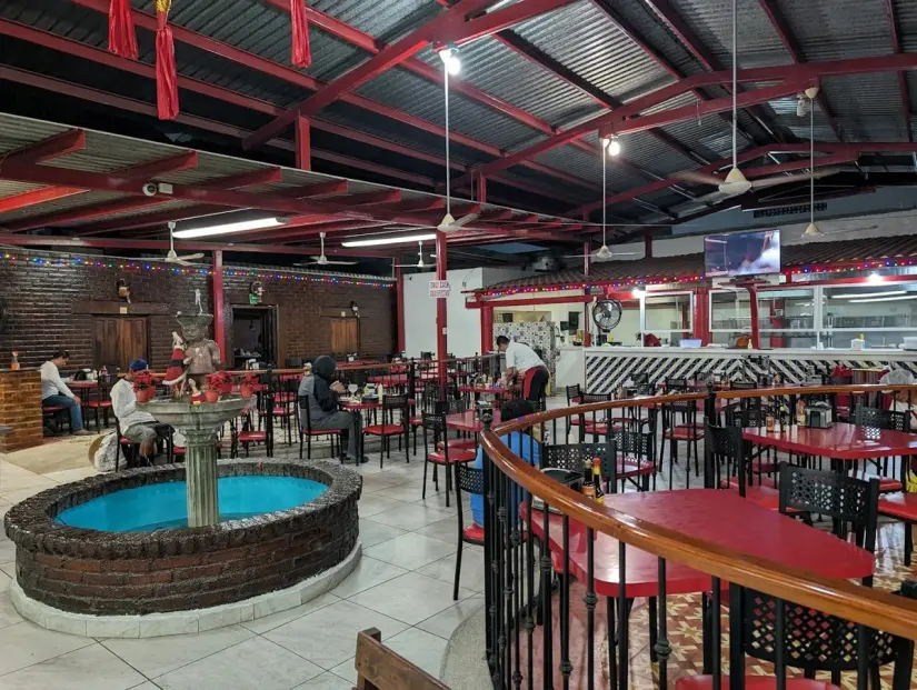 El Pollo de Oro de los Cabos uno de los restaurantes más populares. Foto: Chuck Hood.