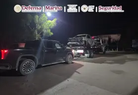 Autoridades federales aseguran vehículos y equipo táctico en Sinaloa gracias a denuncia ciudadana