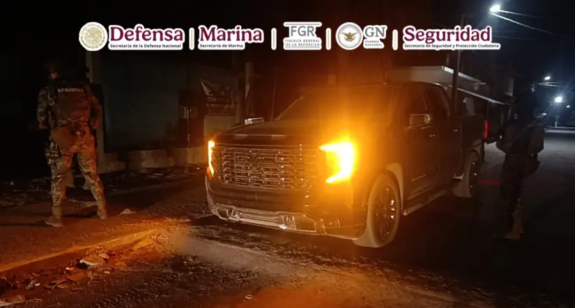 Gracias a denuncia ciudadana, autoridades federales aseguran vehículos y equipo táctico en Sinaloa
