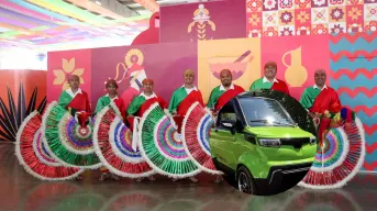El auto eléctrico 99 mil 999 pesos que está causando furor en la Feria de Puebla 2025