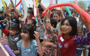 Con alegría y esperanza, en Las Coloradas en Culiacán festejan el Día de la Niñez con juegos, música y sorpresas