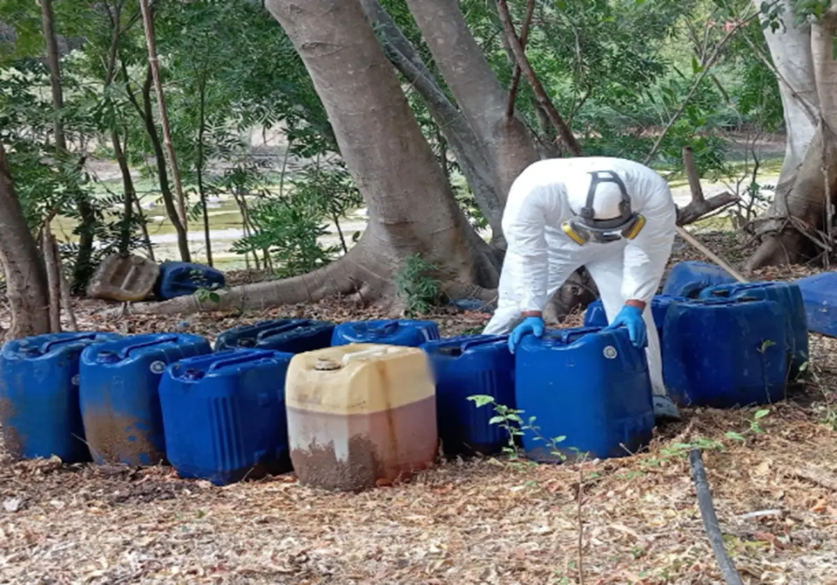 Ejército inhabilita dos centros de producción de metanfetamina en Culiacán.