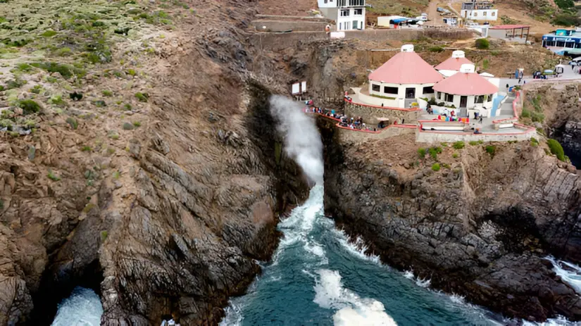 Estas son las actividades que puedes realizar al visitar La Bufadora. Foto: iStock.