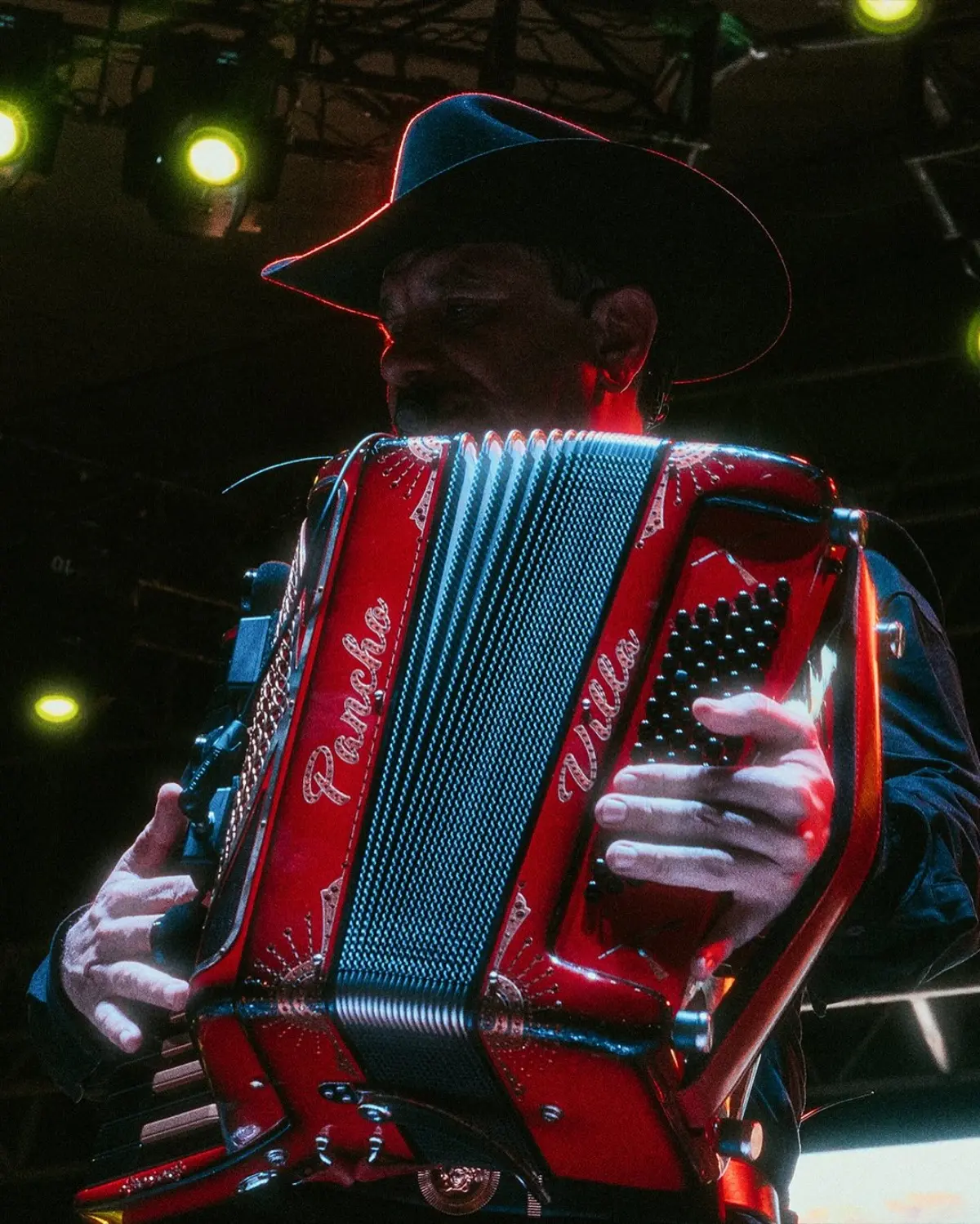 La agrupación sinaloense deberá pagar una multa millonaria por interpretar narcocorridos en vivo. Foto: Cortesía