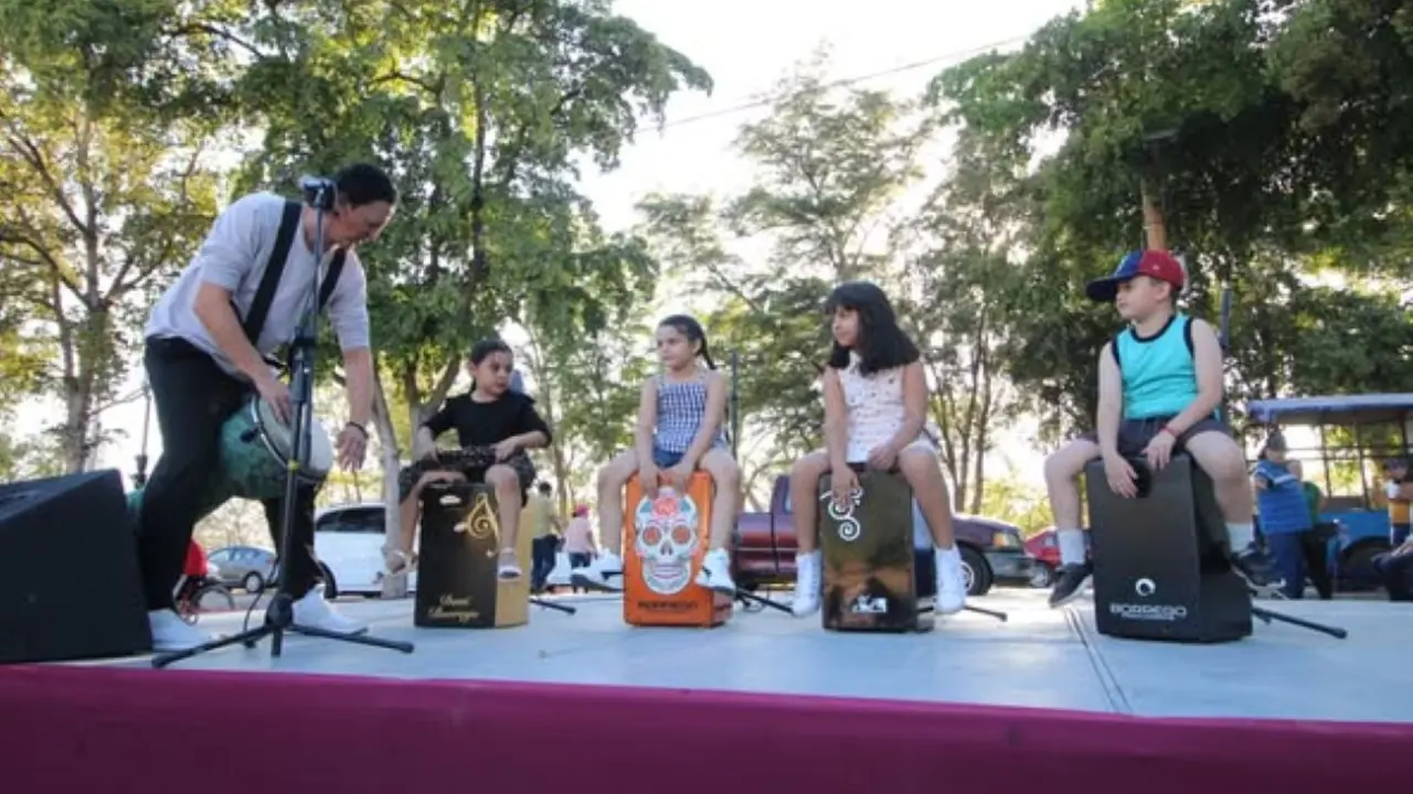 Espectáculo musical gratuito alegra a familias en el Parque Culiacán 87 con Itiner-Arte del IMCC.