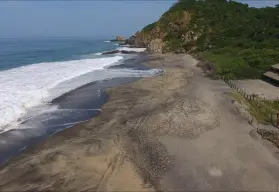 Conoce la fascinante playa de arena negra en Oaxaca