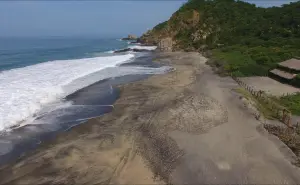Conoce la fascinante playa de arena negra en Oaxaca