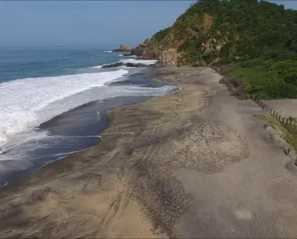Conoce la fascinante playa de arena negra en Oaxaca
