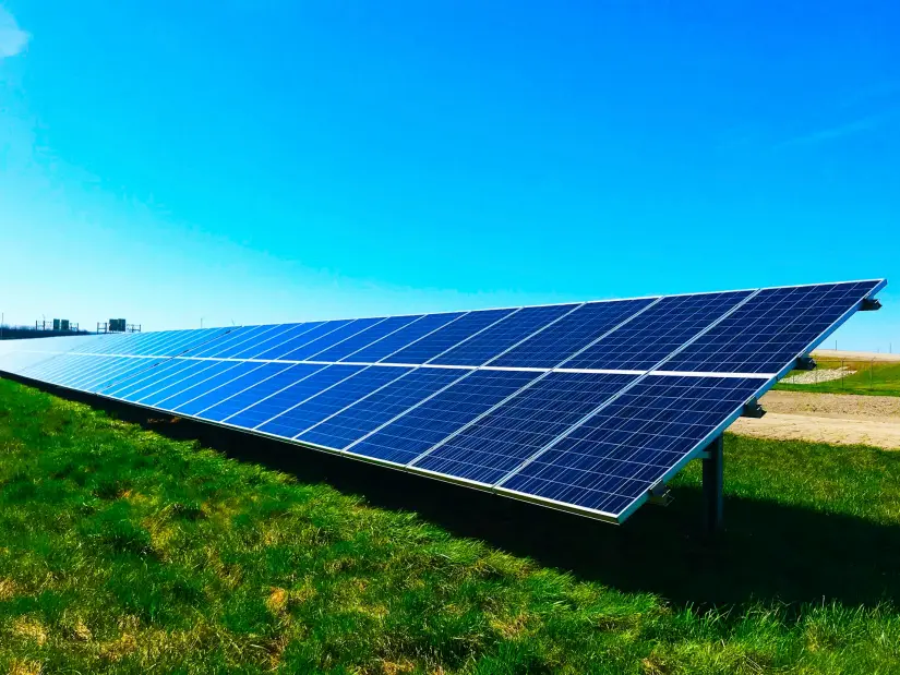 Razones para instalar paneles solares en tu casa en Tijuana Ahorra dinero en tu recibo de luz con un panel solar. Foto: Cortesía