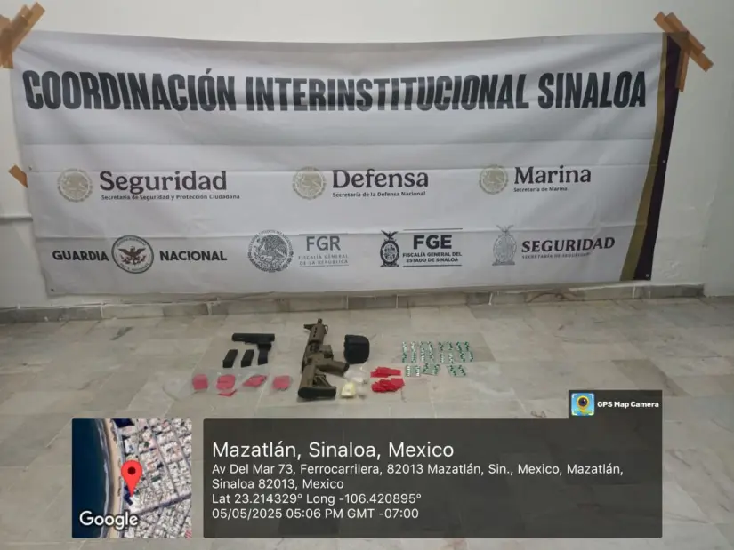 Drogas y armas decomisadas en Mazatlán.