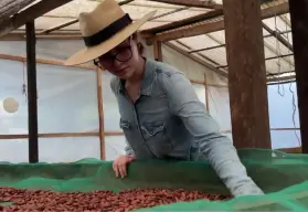 Andrea Vila, chiapaneca de 16 años, la catadora de cacao más joven del mundo