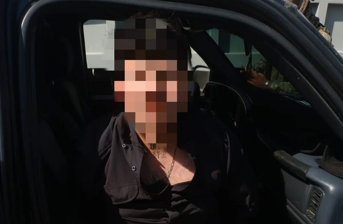 Marina detiene a hombre en Mazatlán, aseguran droga, dinero y armas