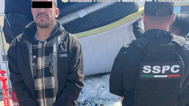 En Baja California detienen a un hombre que transportaba 200 kilos de metanfetamina.