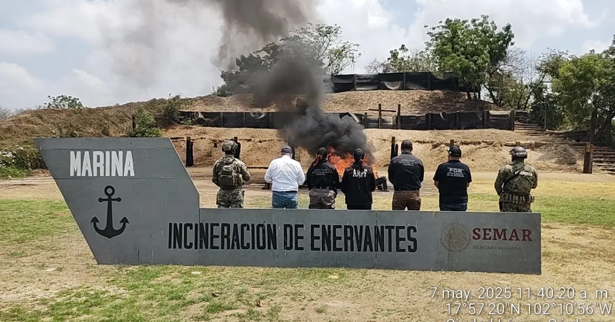 Marina incinera más de trescientos kilogramos de clorhidrato de cocaína; fue asegurada en costas de Michoacán